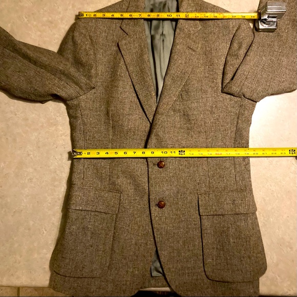 Vintage Austin Reed blazer, circa 1968-1976. Primarily brown & tan-wool(?) blend - Picture 5 of 13